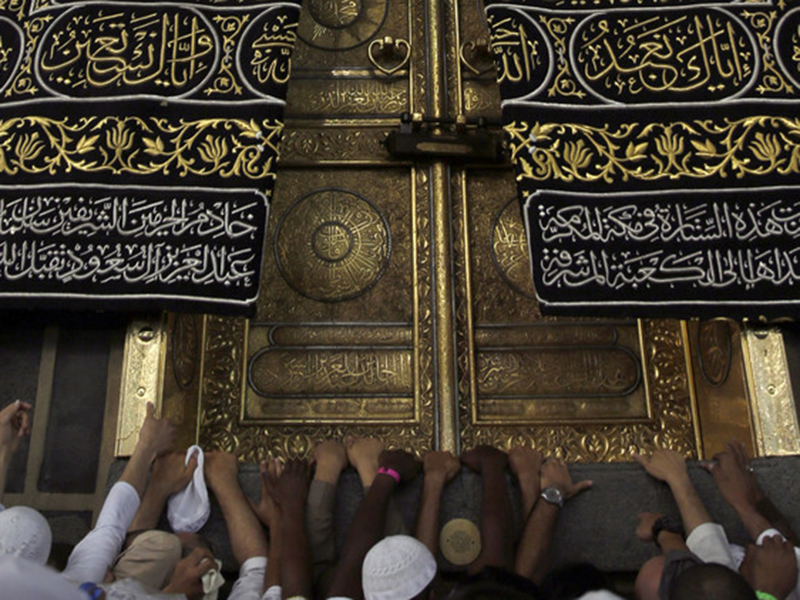 بالصور: أكثر من مليون حاج يصلون الديار المقدسة لأداء فريضة الحج
